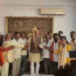 आदिवासी परंपरेचा गौरव! आमदार अनिल दादा पाटील यांना ‘विडा’ व ‘कुऱ्हाड’ भेट देऊन सन्मानित..